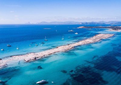 vacaciones en barco Ibiza. Alquiler de barcos veleros y Lanchas por Ibiza y Formentera